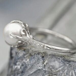 Elegant Silver Pearl Ring
